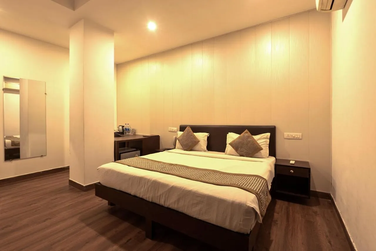 Luxury Tashree Hotel At Airport New Delhi