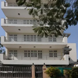 Hotel Mehra Residency At The Airport, New Delhi