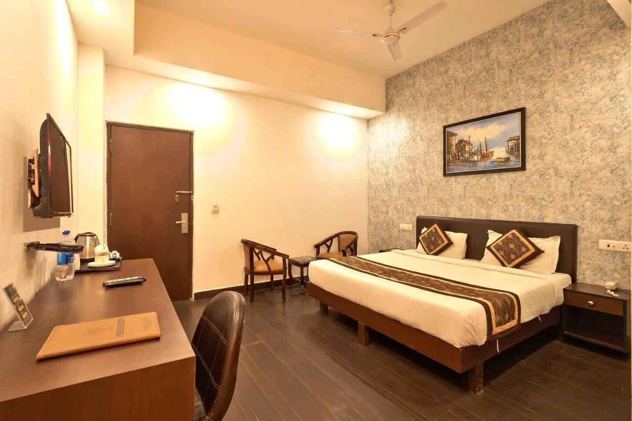 Luxury Tashree Hotel At Airport New Delhi 4*,